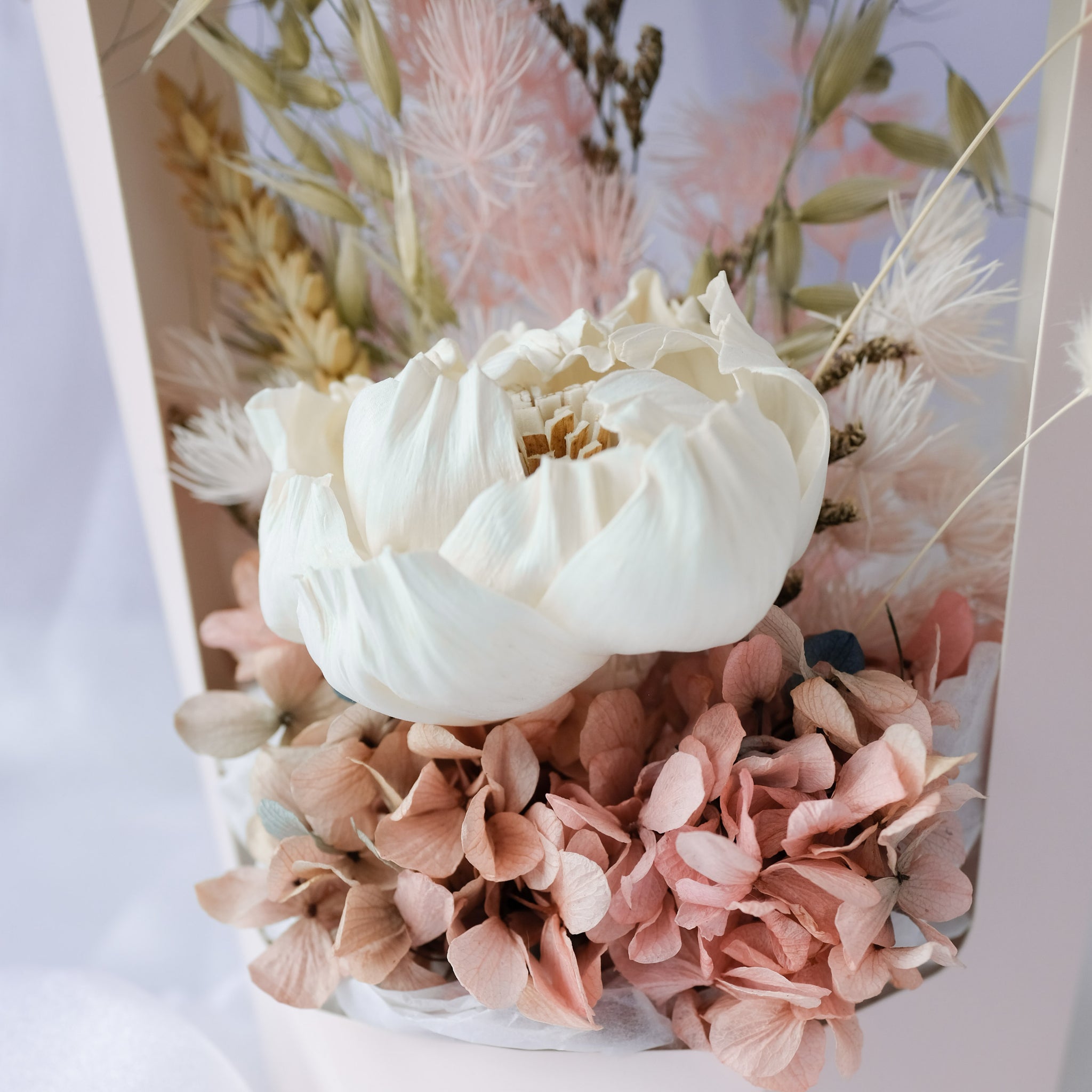 Tenderness Bloom Box / Golden Vase